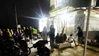 Cha con thương vong trong phòng ngủ bốc cháy có mùi xăng