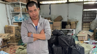 Đi giao hàng thì bị bắt, lộ kho thuốc lá lậu