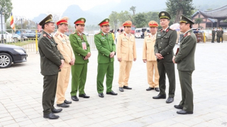 Công an thiết lập các chốt kiểm soát trước lễ khai hội chùa Tam Chúc