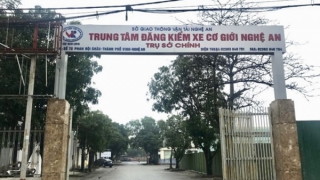 Công an khám xét tại Trung tâm đăng kiểm xe cơ giới Nghệ An