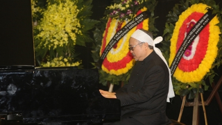 NSND Đặng Thái Sơn xúc động tiễn biệt thân mẫu bằng tiếng dương cầm