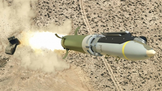 Mỹ viện trợ Ukraine hơn 2 tỷ USD vũ khí, gồm "siêu" rocket tầm bắn 150km