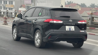 Xử phạt tài xế Toyota Cross dán băng dính che biển số