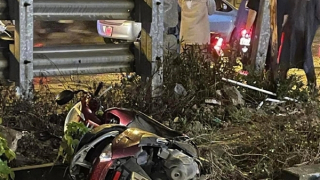 Vượt ẩu ở đường ngang, xe máy bị tàu hỏa tông văng cả chục mét