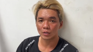 Lướt web trên hè phố, bị “diều hâu” gắp mất iPhone 13