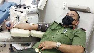 Thiếu úy Công an có duyên hiến máu hiếm AB+ trong ngày Tết