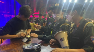 Kiểm tra nhà hàng Pocpoc, phát hiện hàng trăm thực khách "bay" theo nhạc