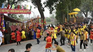 Đừng để đi hội mang bực vào mình…