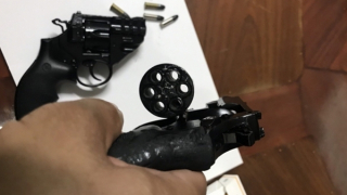 Bắt đối tượng mua bán súng qua mạng xã hội