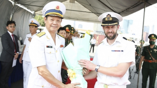 Tàu Hải quân Hoàng gia Anh tới thăm TP Hồ Chí Minh