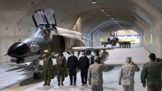 Iran công bố căn cứ không quân dưới lòng đất