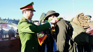 Thứ trưởng Nguyễn Duy Ngọc dự lễ giao nhận quân tại Đà Lạt