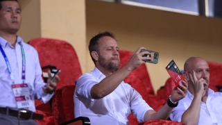 HLV ĐTQG Thái Lan bất ngờ tới sân theo dõi trận Hà Nội FC - CAHN