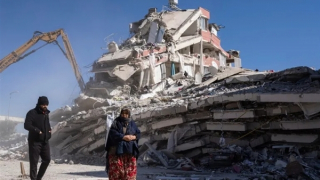 Em bé một tuổi được cứu từ đống đổ nát sau động đất ở Thổ Nhĩ Kỳ