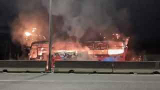 Xe giường nằm cháy rụi trên Quốc lộ 51