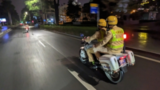 CSGT tuần lưu đêm mưa bắt vi phạm cồn