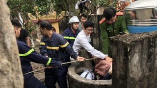 Cảnh sát giải cứu người đàn ông rơi xuống giếng sâu 25m