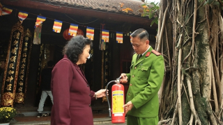Tăng cường an toàn PCCC tại nhiều đền chùa trên địa bàn Hà Nội mùa lễ hội
