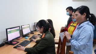 Làm việc từ 3h sáng để cấp hộ chiếu phục vụ người dân