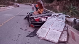 Xe thư báo va chạm ô tô con làm 6 người thương vong