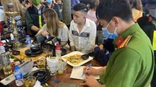 Quán bar, vũ trường: Cứ kiểm tra là ra… vi phạm?