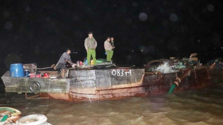 “Săn cát tặc” ở miền Tây