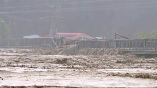 Bão lớn khiến New Zealand ban bố tình trạng khẩn cấp chưa từng có tiền lệ