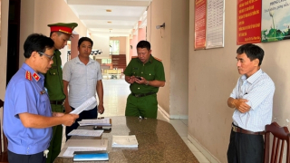 Nguyên hiệu trưởng và kế toán bị bắt giam vì tham ô 25 triệu đồng