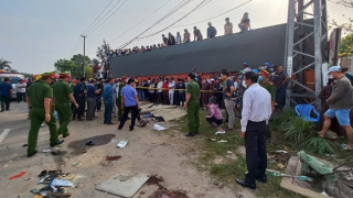 Lời kể của nhân chứng vụ xe khách tông xe container khiến 8 người tử vong