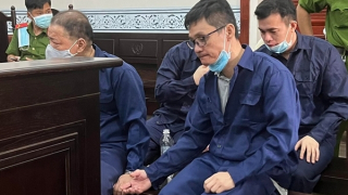 Bốn bị cáo tổ chức cho người nước ngoài ở lại Việt Nam trái phép lãnh án