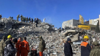 Lực lượng cứu hộ Công an Việt Nam đến hiện trường mới có hơn 100 người bị vùi lấp