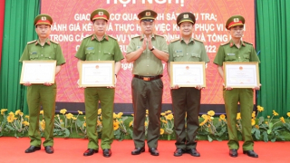 Khen thưởng nhiều tập thể, cá nhân trong điều tra và truy nã tội phạm