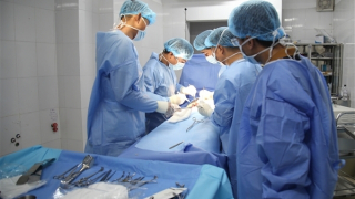 Quân y Trung tâm Y tế Trường Sa phẫu thuật cấp cứu ngư dân viêm ruột thừa cấp