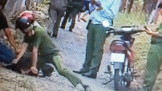 Tạm giữ kẻ ngáo đá sát hại mẹ ruột