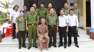 Công an tỉnh Cà Mau bàn giao nhà tình nghĩa tặng 3 gia đình chính sách