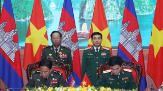 Bộ trưởng Phan Văn Giang hội đàm với Phó Thủ tướng, Bộ trưởng Bộ Quốc phòng Campuchia