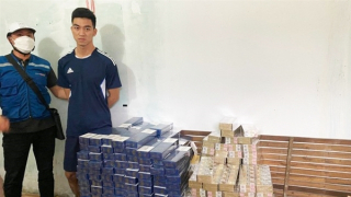 Đi “chợ” mua thuốc lá lậu