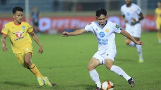 V.League nghỉ dài ngày: Ai được, ai mất?