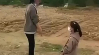 Xác minh clip nữ sinh tát bạn rồi bắt quỳ, kéo lê trên đường