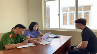 Lên mạng đặt mua dấu giả về sản xuất giấy khám sức khỏe bán kiếm lời