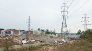 Phá vỡ quy hoạch đô thị do phân lô, bán nền và xây dựng trái phép