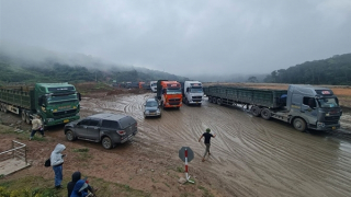 Cửa khẩu quốc tế La Lay sôi động trở lại