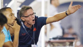 Nhiệm vụ đầu tiên của ông Philippe Troussier