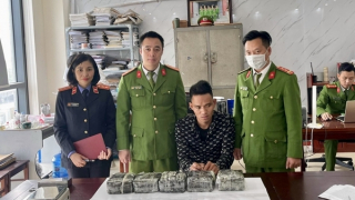 Bóc gỡ đường dây mua bán ma túy, thu giữ 5 kg ma tuý đá