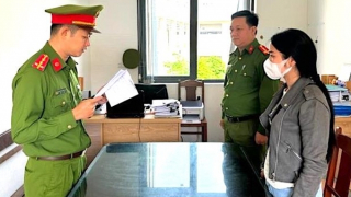 Bị khởi tố vì chiếm đoạt tiền người khác chuyển nhầm