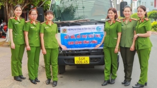 Phụ nữ Công an tỉnh Vĩnh Long kết nối hỗ trợ nông dân tiêu thụ 120 tấn cam sành