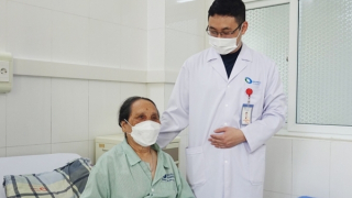 Phẫu thuật cho cụ bà có tâm vị dạ dày "chui" lên lồng ngực