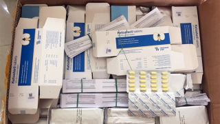 Bất ngờ số lượng khủng thuốc tân dược nghi nhập lậu ở trạm chuyển phát nhanh