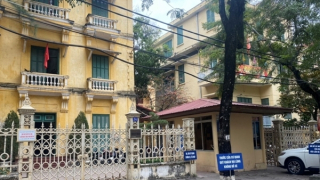 Nữ chuyên viên Sở Xây dựng thu “phí bôi trơn”, cuỗm tiền tỷ