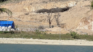 Ngạc nhiên việc cá nhân bất chấp quyết định của chính quyền xã, ủi tung đất rừng